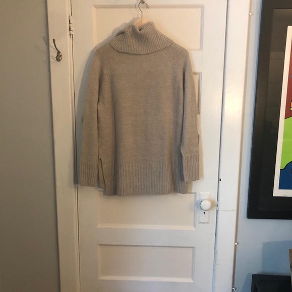 Dynamite Turtleneck - Picture 5 of 5